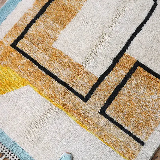 Tapis Beni Ourain Géométrique Moderne Ocre et Blanc - détail de la texture - laine naturelle de haute qualité