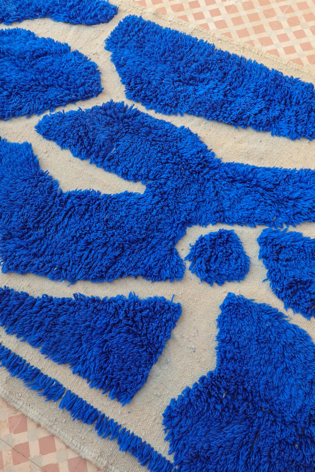 Tapis Berbère Béni Ouarain Moderne Bleu À Reliefs