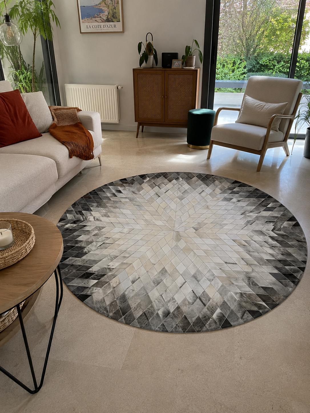 Tapis en cuir rond, patchwork géométrique étoile gris et blanc, dos feutre, vue de dessus, fait main au Maroc