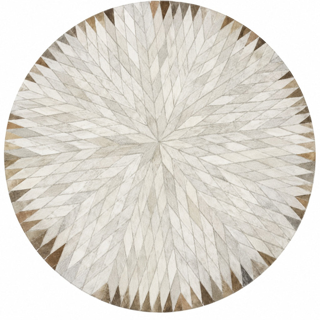 Tapis en cuir beige et gris rond vue détail assemblage patchwork motif étoile fond blanc