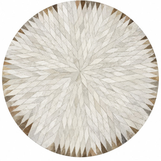 Tapis en cuir beige et gris rond vue détail assemblage patchwork motif étoile fond blanc