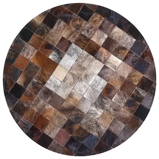 Tapis en cuir patchwork rond carreaux carrés tons chocolat marron et noir fond blanc