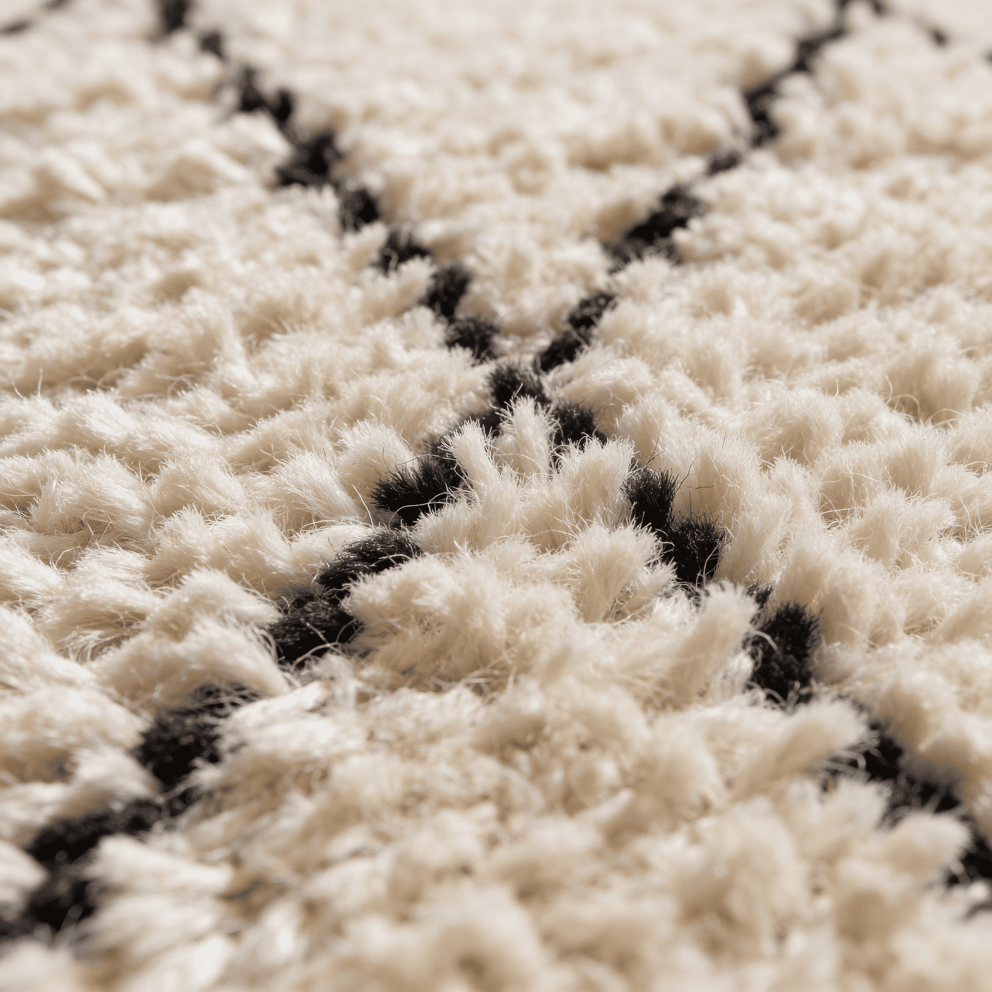 Tapis Berbère Beni Ouarain | Résille Losanges Blanc et Noir Touffeté | Berbère Tapis