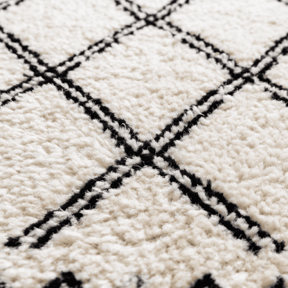 Tapis Berbère Beni Ouarain | Losanges Noirs sur Fond Écru Touffeté | Berbère Tapis