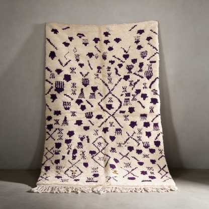 Tapis Berbère Beni Ouarain Ivoire à Motifs Violets