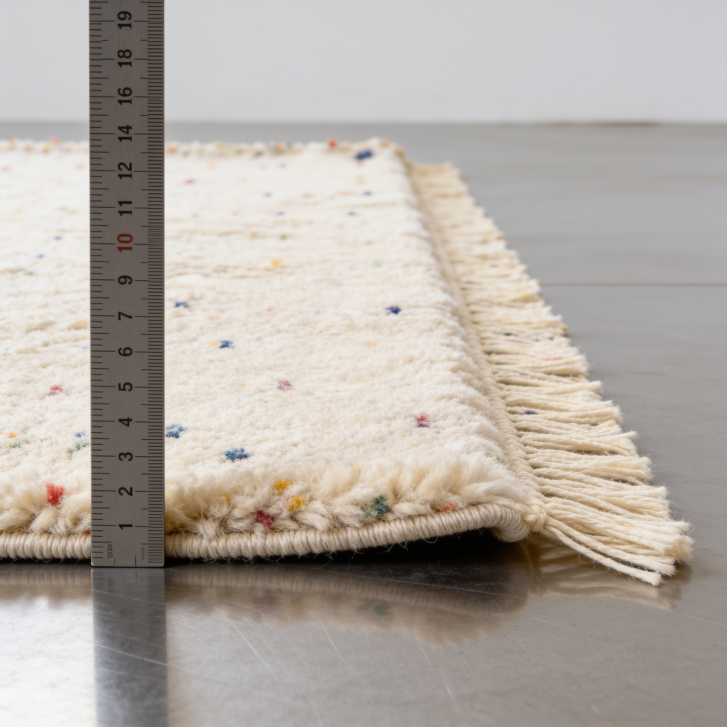 Tapis Berbère Azilal Blanc à Pois Colorés