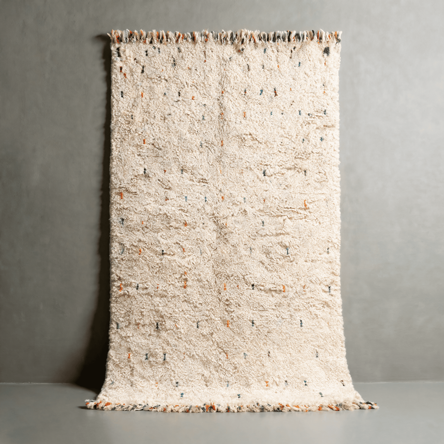 Tapis Berbère Azilal Blanc à Pois Colorés
