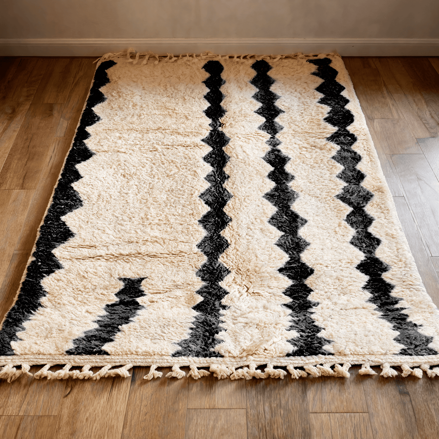 Tapis Berbère Beni Ouarain - Losanges Noirs sur Fond Ivoire