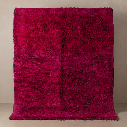 Reneda - Tapis Berbère vintage, vue de face sur fond gris studio