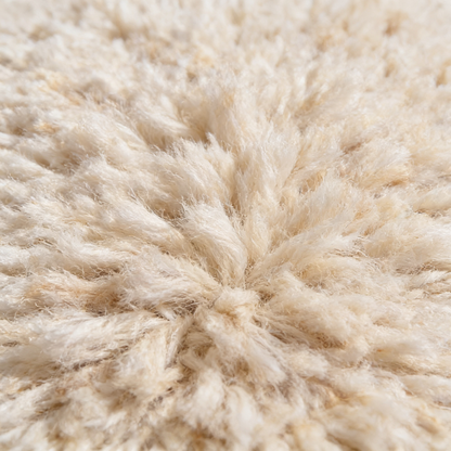 Tapis Berbère Beni Ouarain shaggy écru - détail macro de la laine