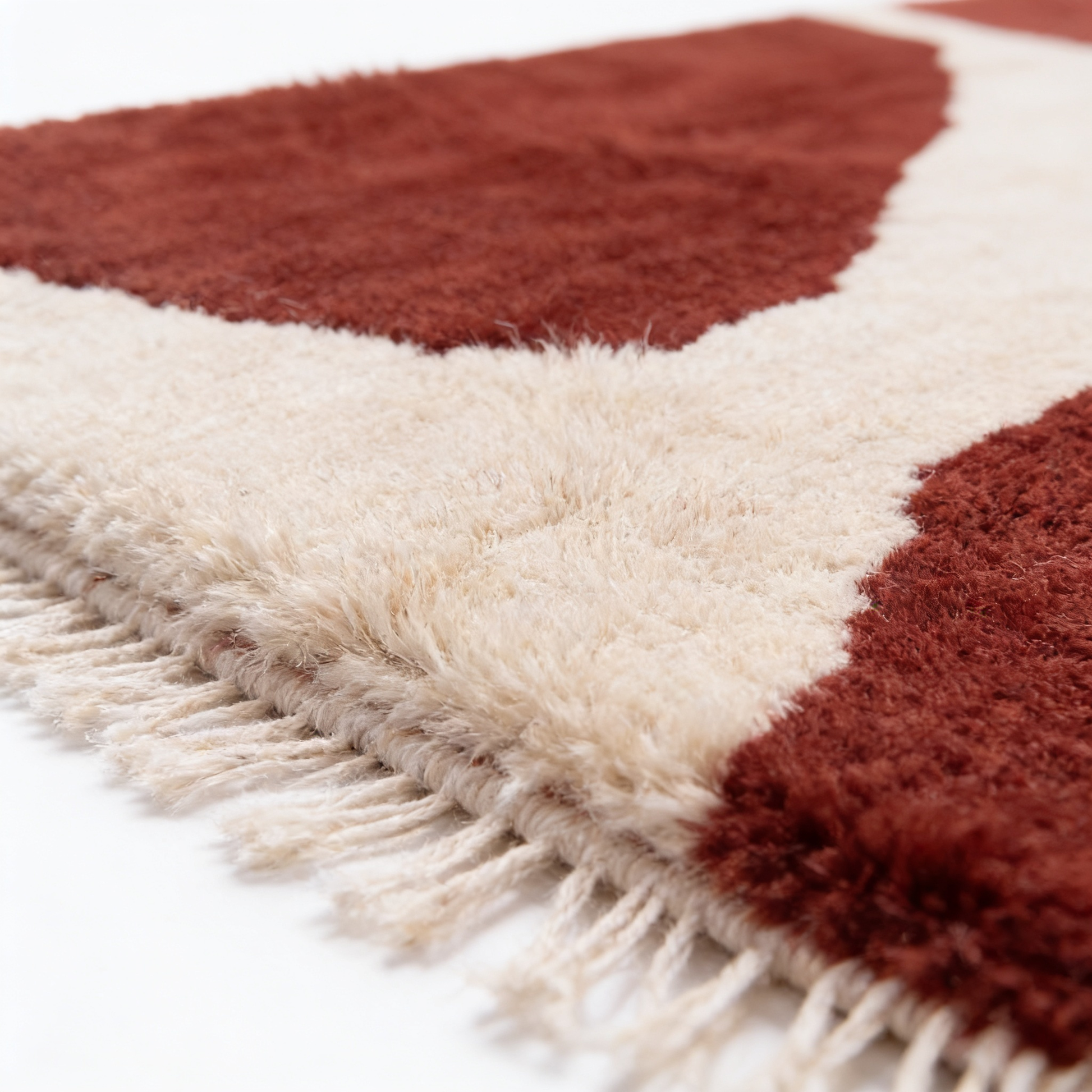 Tapis Berbère Beni Ouarain rouge intense - détail macro de la laine