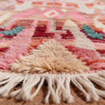 Tapis Berbère Boujad coloré - détail macro de la laine et du tissage