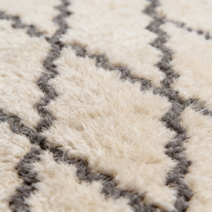 Tapis Berbère couloir Beni Ouarain écru à losanges noirs - détail macro de la laine et du tissage