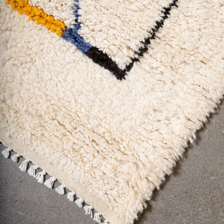 Tapis Azilal Blanc Géométrique Coloré - ambiance décoration intérieure marocaine artisanale