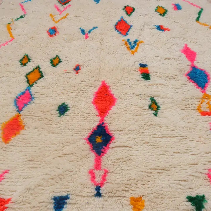 Tapis Azilal Blanc Multicolore - ambiance décoration intérieure marocaine artisanale