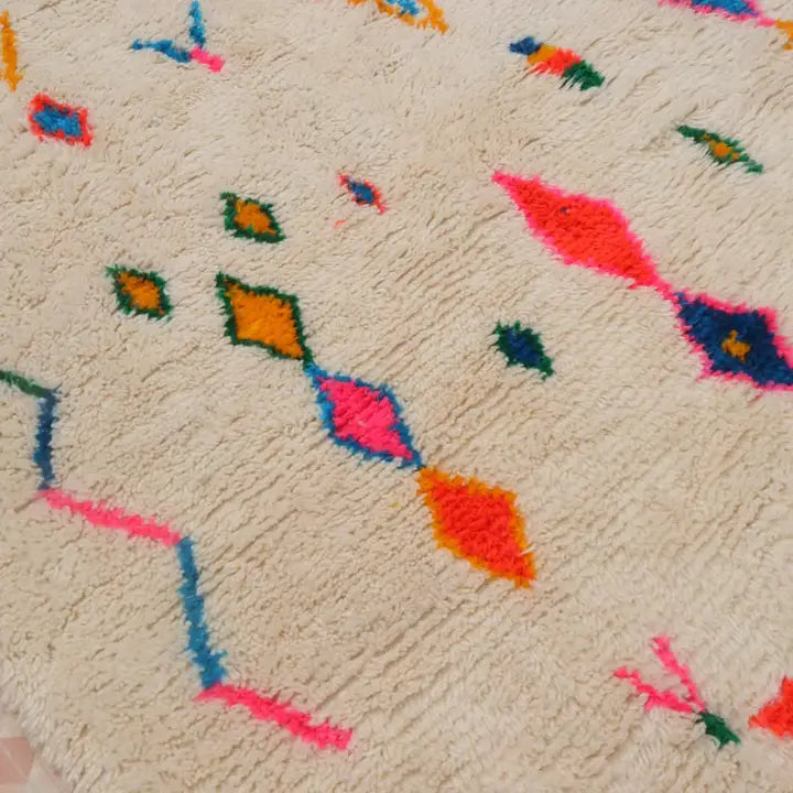 Tapis Azilal Blanc Multicolore - vue principale - tapis berbère fait main au Maroc