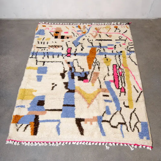 Tapis Azilal Blanc Poils Longs Colorés Abstraits - ambiance décoration intérieure marocaine artisanale