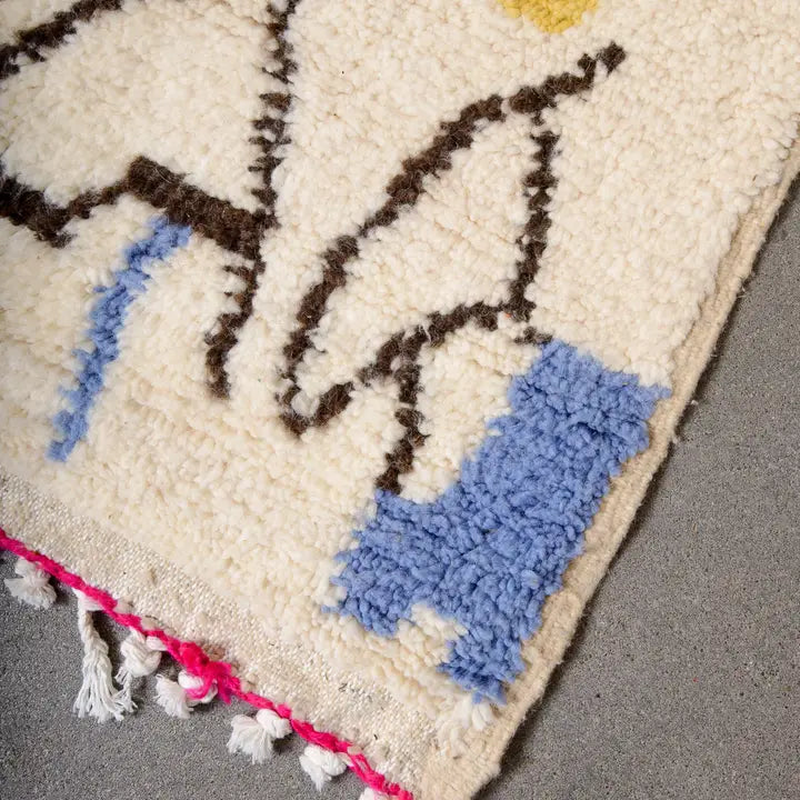 Tapis Azilal Blanc Poils Longs Colorés Abstraits - Tapis Azilal tissé main - artisanat berbère authentique
