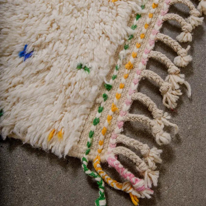 Tapis Azilal Blanc Pois Colorés - Tapis Azilal tissé main - artisanat berbère authentique