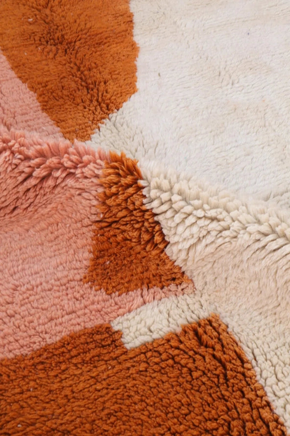 Tapis Beni Ourain Terracotta Saumon - ambiance décoration intérieure marocaine artisanale