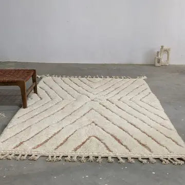 Tapis Beni Ourain Blanc Crème - détail de la texture - laine naturelle de haute qualité