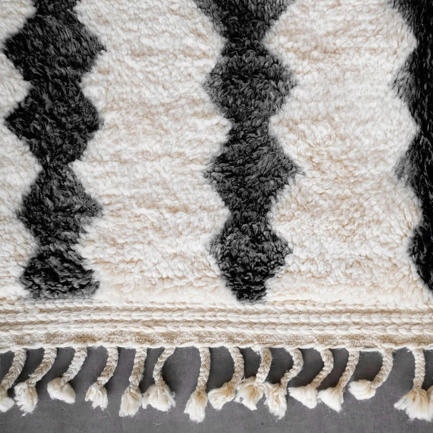 Tapis Beni Ourain Classique Losanges Noirs Ivoire - décoration salon - tapis berbère marocain