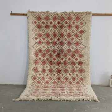 Tapis Beni Ourain Laine Rose - détail de la texture - laine naturelle de haute qualité