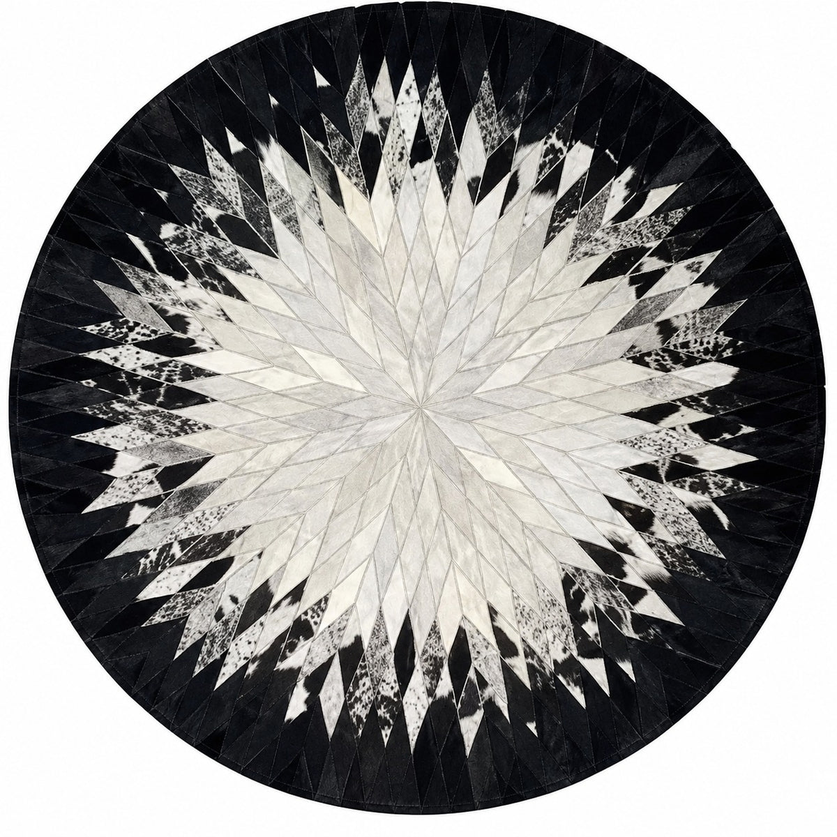 Tapis Berbère en Cuir Noir et Blanc - vue principale - tapis berbère fait main au Maroc