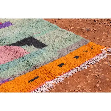 Tapis Marocain Coloré Motifs Abstraits Multicolores - ambiance décoration intérieure marocaine artisanale